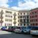 Di fronte alla semicircolare piazza Disfida di Barletta, caratterizzata per lo stile liberty dei palazzi della cooperativa Domus realizzate nel 1927...